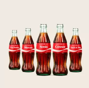 بازاریابی چریکی کوکا کولا با شعار کوکاکولا را به اشتراک بگذارید